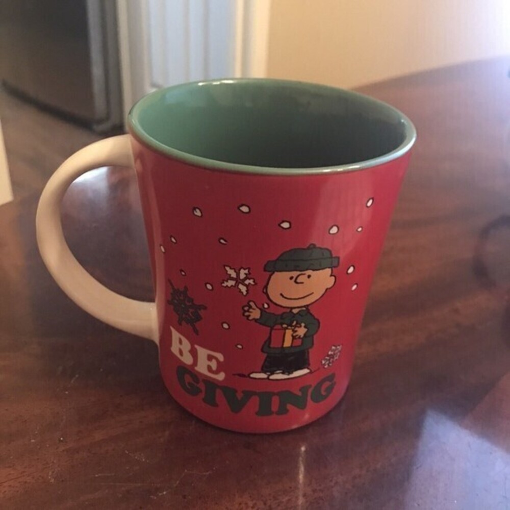 Charlie Brown‎ Peanuts Be Giving Snow Flakes Christmas  Coffee Mug